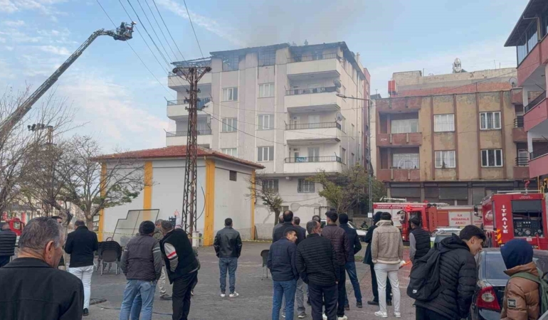 gaziantepte-4-katli-apartmanin-terasinda-meydana-gelen-alarm-verici-yangin-gOMU1MrY.jpg