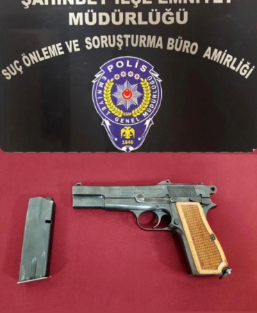 gaziantepte-dugun-coskusunda-havaya-ates-eden-sahis-guvenlik-kameralarina-yakalandi-g2YZ8bUI.jpg