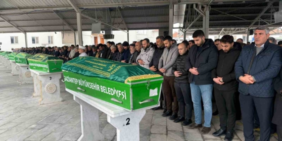 Gaziantep’te Otobüs Kazasında Hayatını Kaybeden 3 Kişi Son Yolculuğuna Uğurlandı