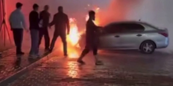 Gaziantep’te Park Halindeki Otomobil Korkunç Şekilde Yandı