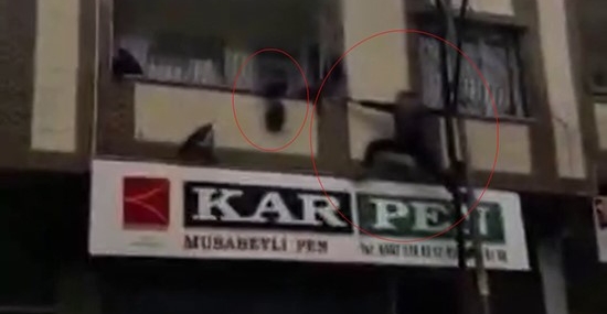 Gaziantep’te Şok An: Balkonda Mahsur Kalan Çocuk Kurtarıldı