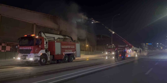 Gaziantep’teki Ambalaj Fabrikasında Yangın: Dumandan Etkilenen İşçi!