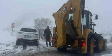 gercuste-yogun-kar-yagisi-sonrasi-5-koy-yolu-ulasimina-kapandi-8Px1xZnp.jpg