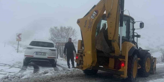 Gercüş’te Yoğun Kar Yağışı Sonrası 5 Köy Yolu Ulaşımına Kapandı