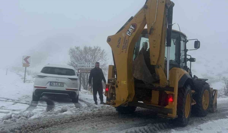 gercuste-yogun-kar-yagisi-sonrasi-5-koy-yolu-ulasimina-kapandi-8Px1xZnp.jpg
