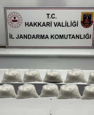 hakkaride-9-kilo-metamfetamin-operasyonu-uyusturucuya-gecit-yok-9AAWXQnf.jpg