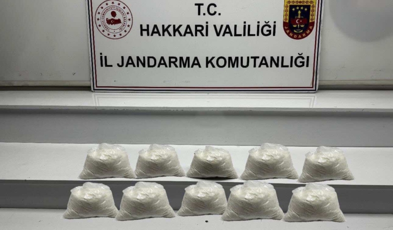 hakkaride-9-kilo-metamfetamin-operasyonu-uyusturucuya-gecit-yok-9AAWXQnf.jpg