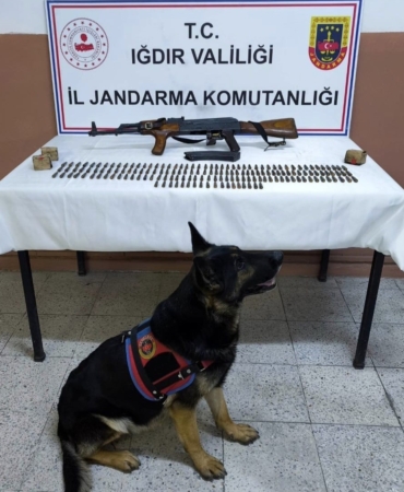 igdirda-silah-kacakciligina-gecit-yok-kalasnikof-ve-264-fisek-yakalandi-I9m2TT2F.jpg