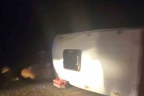 insaat-iscilerini-tasiyan-minibus-devrildi-16-yaraliya-dikkat-UsNSt8gi.jpg