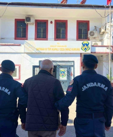 jandarma-operasyonuyla-21-aranan-kisi-yakalandi-scqJyGpL.jpg
