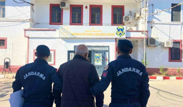 jandarma-operasyonuyla-21-aranan-kisi-yakalandi-scqJyGpL.jpg