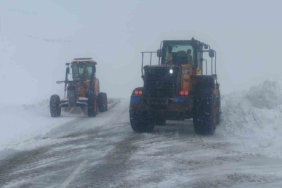 karabet-gecidinde-kar-temizleme-calismalari-hiz-kesmeden-devam-ediyor-wUYm16kN.jpg