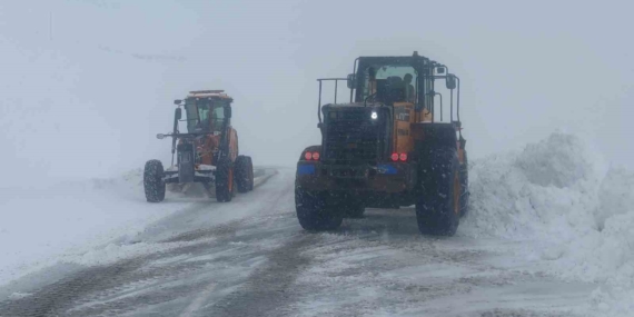 Karabet Geçidi’nde Kar Temizleme Çalışmaları Hız Kesmeden Devam Ediyor