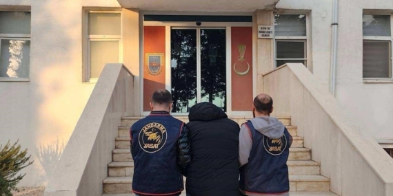 Kargo Kutusundan Muz Çıktı: 127 Yıl Hapis Cezası Olan Dolandırıcı Yakalandı!