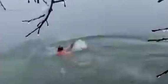 Karlı Havada Dicle Nehri’nde Yüzme Deneyimi