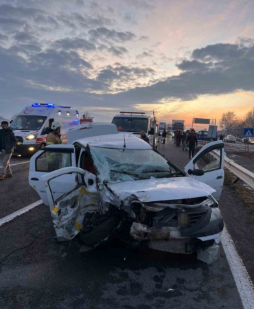 karsta-feci-trafik-kazasi-3-kisi-yaralandi-zCJTT77O.jpg