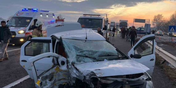 Kars’ta Feci Trafik Kazası: 3 Kişi Yaralandı
