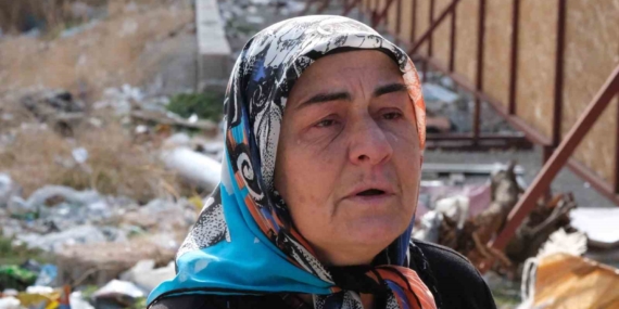 Kayıplarının Ardında Sönmeyen Acı: Depremde Ailesini Yitiren Yaşlı Kadın