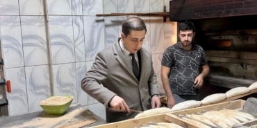 kaymakam-basardan-firinda-ekmek-ve-cay-ocaginda-kahve-hazirlama-etkinligi-3hF3AC1N.jpg