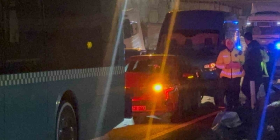 Kaza Anı: İşçi Servisi Yayaya Çarparak Takla Attı, 1 Ölü, 4 Yaralı