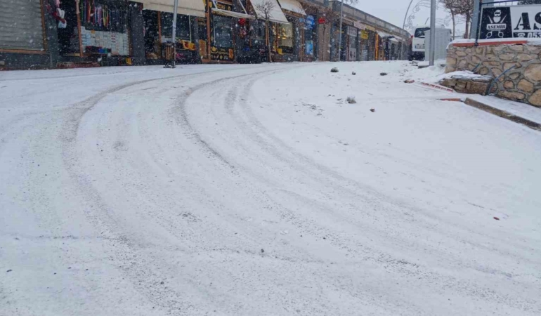 kulpta-kar-firtinasi-hayat-adeta-dondu-p4ZTUtEj.jpg