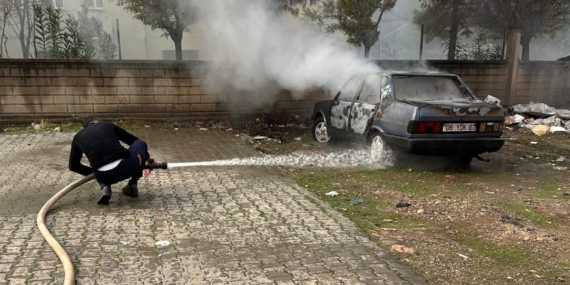 Kurtalan’da Araç Alevlere Teslim Oldu