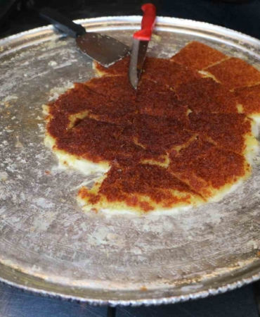lubnan-kunefesi-turistlerin-favorisi-olmaya-devam-ediyor-2ZkfkOKZ.jpg