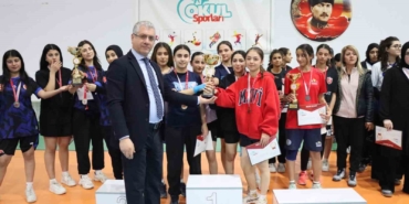 malatyada-badminton-ve-futsal-il-sampiyonlari-odullerini-aldi-75jmZvWd.jpg