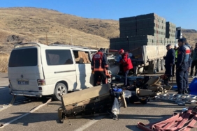 malatyada-tir-ve-minibus-carpisti-3-hayatini-kaybetti-lrHFcQFv.jpg