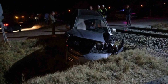 Malatya’da Yük Treni Otomobile Çarptı: 5 Kişi Yaralandı