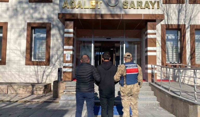 malazgirtte-jandarma-tarafindan-yakalanan-aranan-sahis-jLxWCY5n.jpg