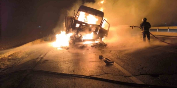 Mardin’de İki Tırın Çarpışması Sonucu Biri Alev Aldı