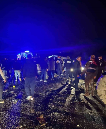 mardinde-korkunc-zincirleme-kaza-3-can-gitti-6-yarali-GsCt1hUY.jpg