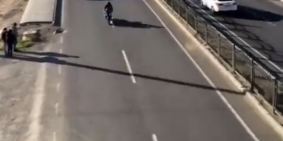 Mardin’de Kural Dışı Manevra Yapan Motosiklet Sürücüsü Tutuklandı