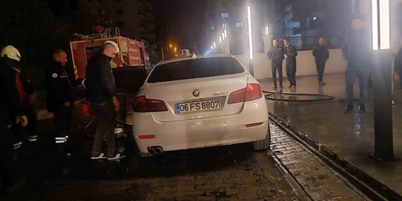 Mardin’de Lüks Otomobilin Alev Alev Yanma Anları