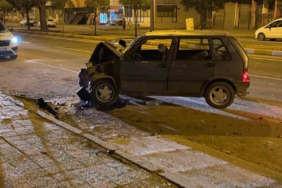 mardinde-park-halindeki-araca-carpan-otomobil-surucusu-yaralandi-olayin-detaylari-8z8Ah5vx.jpg
