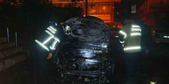 Mardin’de Park Halindeki Otomobilde Yangın Paniği: Yangın Kısa Sürede Söndürüldü