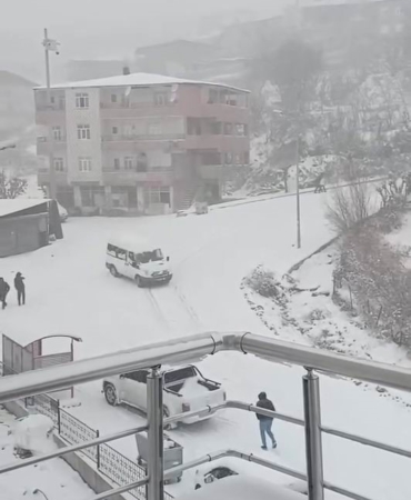 minibus-tehlikesinden-kurtulan-surucunun-zorlu-anlari-8bO2J3yk.jpg