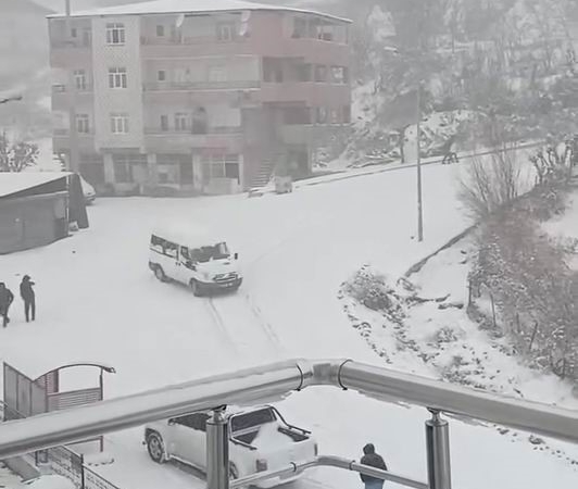 minibus-tehlikesinden-kurtulan-surucunun-zorlu-anlari-8bO2J3yk.jpg