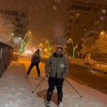 musta-kar-eglencesi-istasyon-caddesinde-kayak-keyfine-donusuyor-D3Kcuahv.jpg