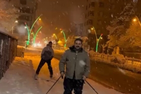 musta-kar-eglencesi-istasyon-caddesinde-kayak-keyfine-donusuyor-D3Kcuahv.jpg