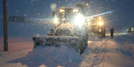 Muş’ta Yeni Yıl Hazırlıkları: Vali Çakır Ekipleri Sahada Ziyaret Etti