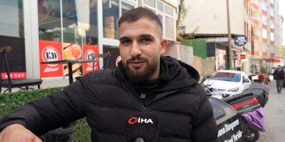 Muş’taki Polis, Üşüyen Kuryeye Eldiven Hediye Ederek Gönülleri Isıttı