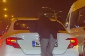 otomobile-tutunarak-hayati-tehlikeye-atti-trajik-anlar-Fi2bBZCv.jpg