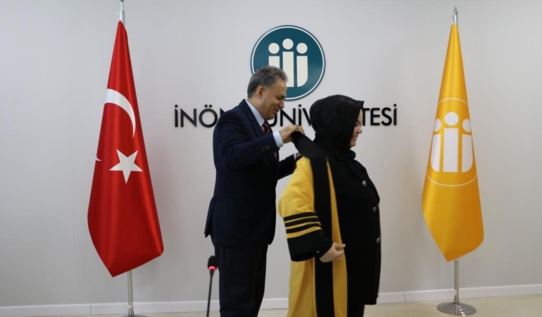 rektor-akpolat-unvani-yukselen-akademisyenlere-cubbe-toreni-duzenledi-z1cOUZQM.jpg