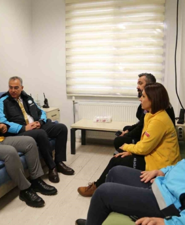 saglik-muduru-asilturk-112-cagri-merkezinde-yeni-gorevine-basladi-72EcpUhu.jpg