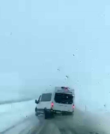siirtte-minibusun-kil-payi-atlattigi-kazanin-goruntuleri-ortaya-cikti-DlXNUpj8.jpg