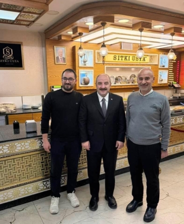 sitki-usta-devlet-erkanini-agirlarken-one-cikan-anlar-FBYydZ9Q.jpg