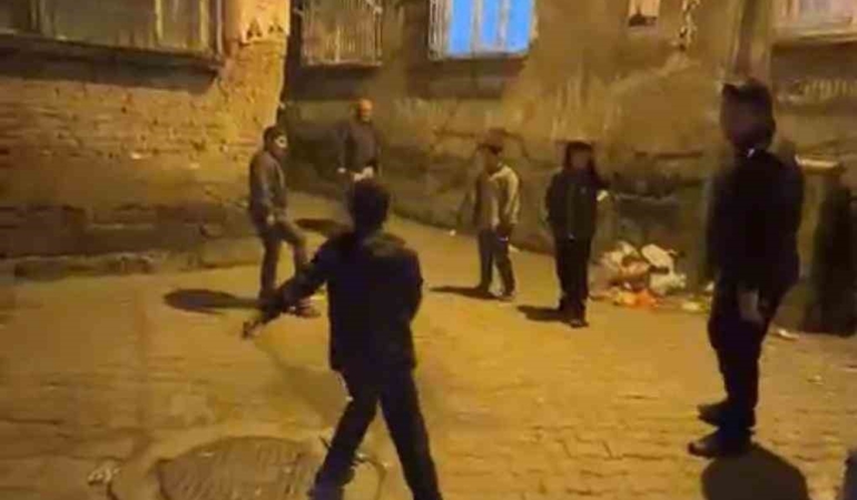 surun-gecesinde-umut-polis-ve-cocuklarin-top-oyunu-ruqHyUyI.jpg
