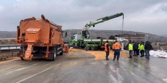 TAG Otoyolu’nda Yangın: Tırlar Kaldırıldı, Trafik Yeniden Açıldı